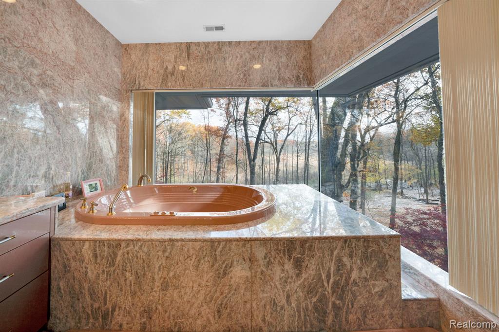 1744 Heron Ridge Drive, Bloomfield Hills, MI, 48302