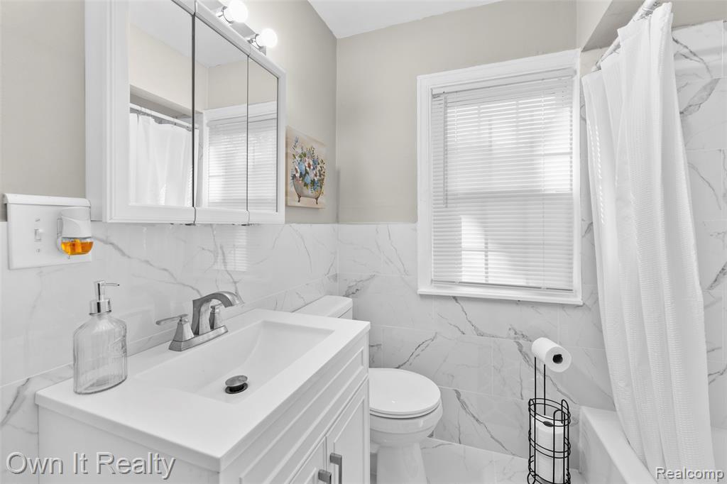 5275 Three Mile Drive, Detroit, MI 48224 — Photo 17