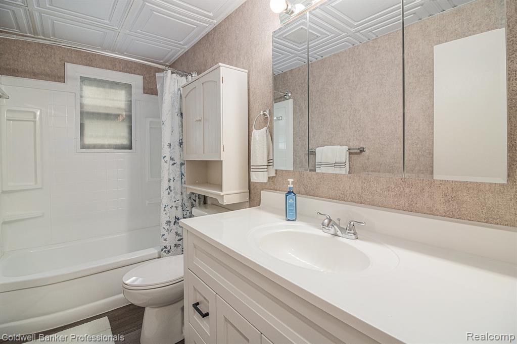 2761 Gorlad Street, Orion, MI — Photo 16