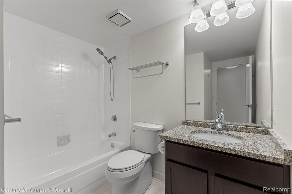 250 E Harbortown Drive, 708, Detroit, MI 48207 — Photo 28