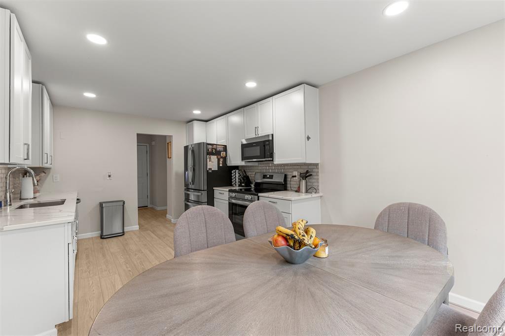 7978 Hoffman Drive, Waterford, MI 48327 — Photo 16