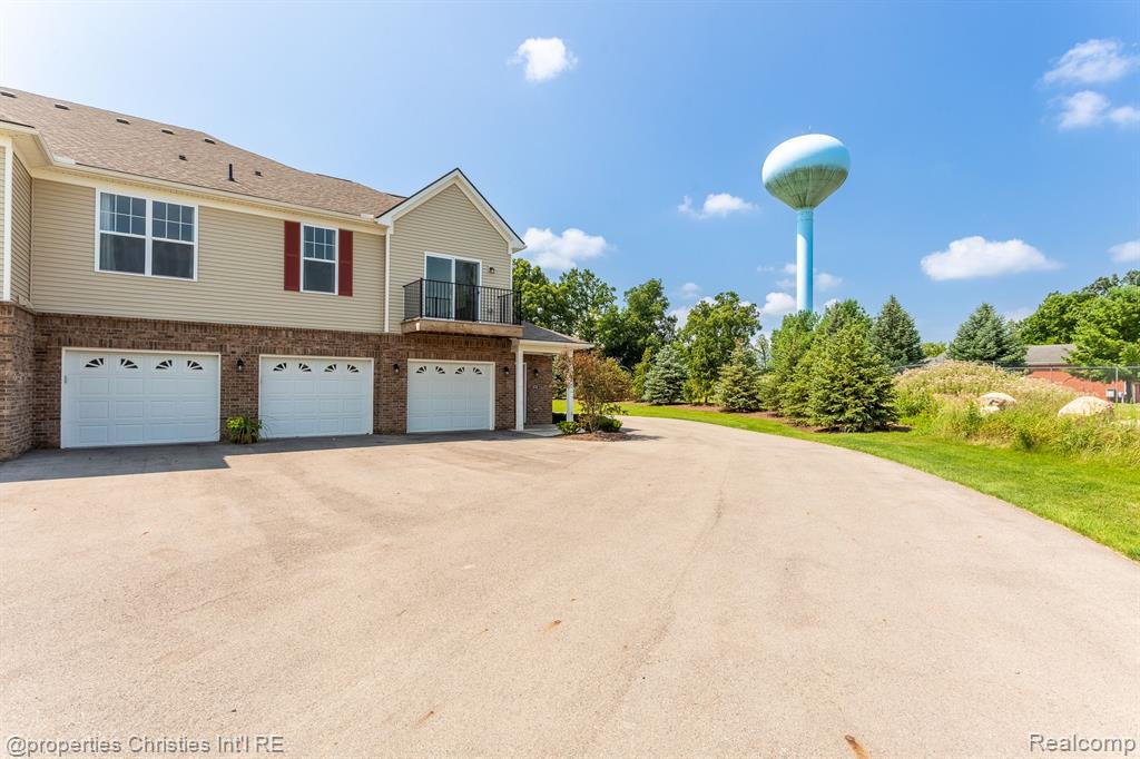 9776 RIDGE RUN Street, Howell, MI 48855 — Photo 22