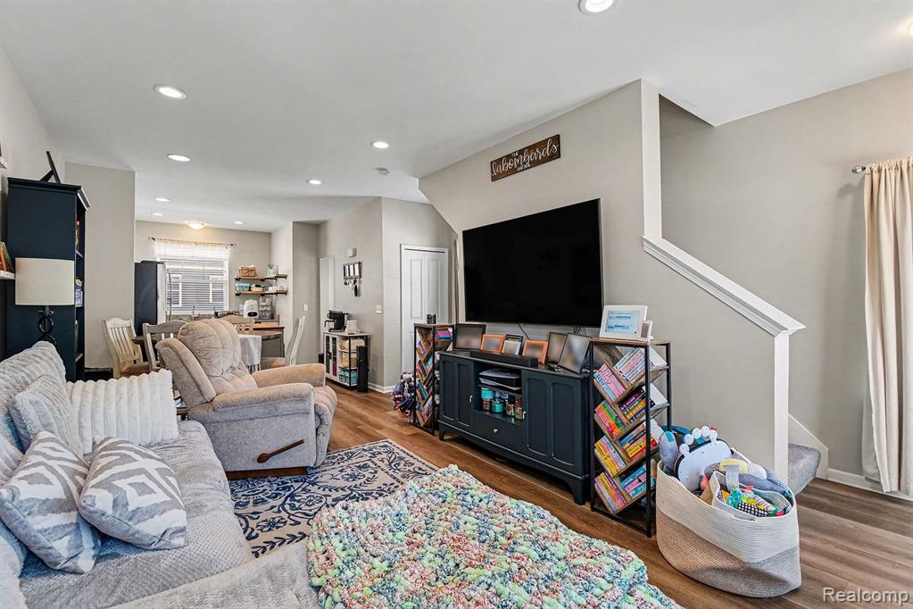 350 Jeff Keeton Drive, Hazel Park, MI 48030 — Photo 5