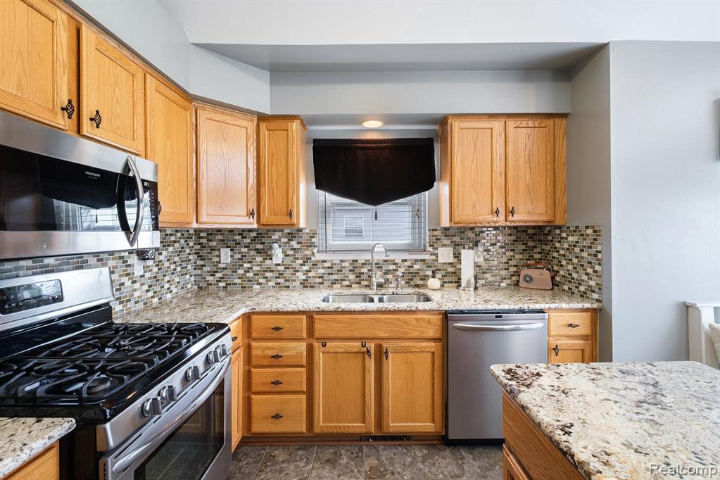 4181 MAPLEWOOD MEADOWS Avenue, Grand Blanc, MI 48439 — Photo 12