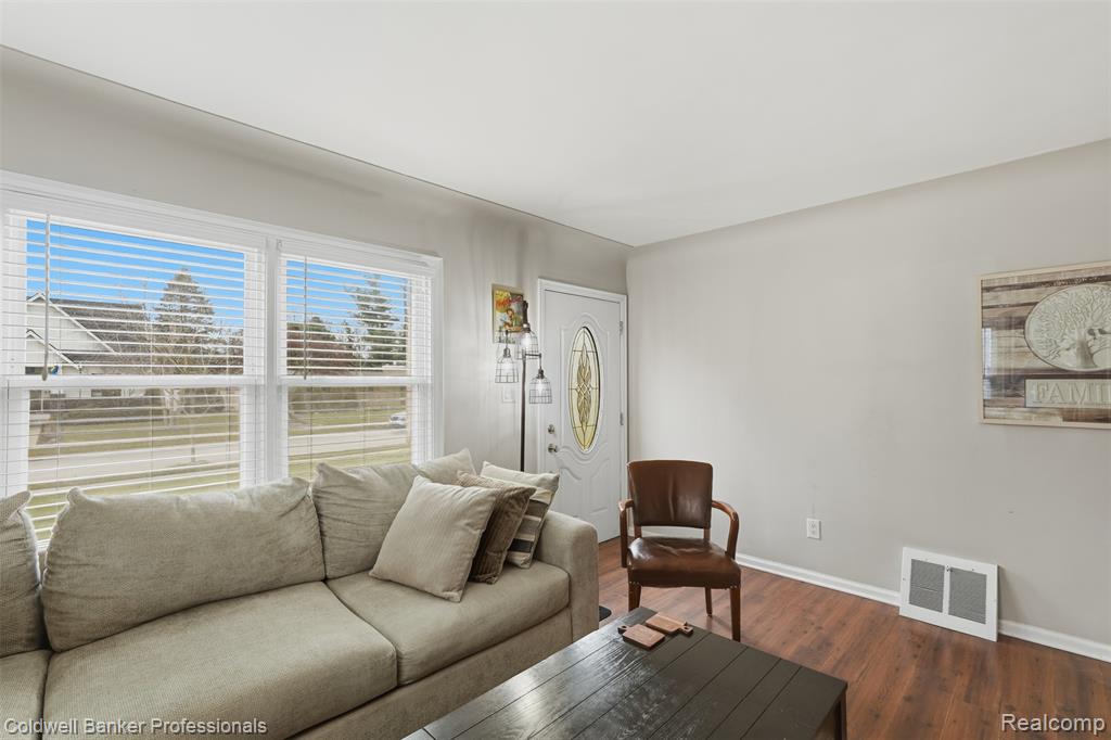 927 Montrose Avenue, Royal Oak, MI 48073 — Photo 6
