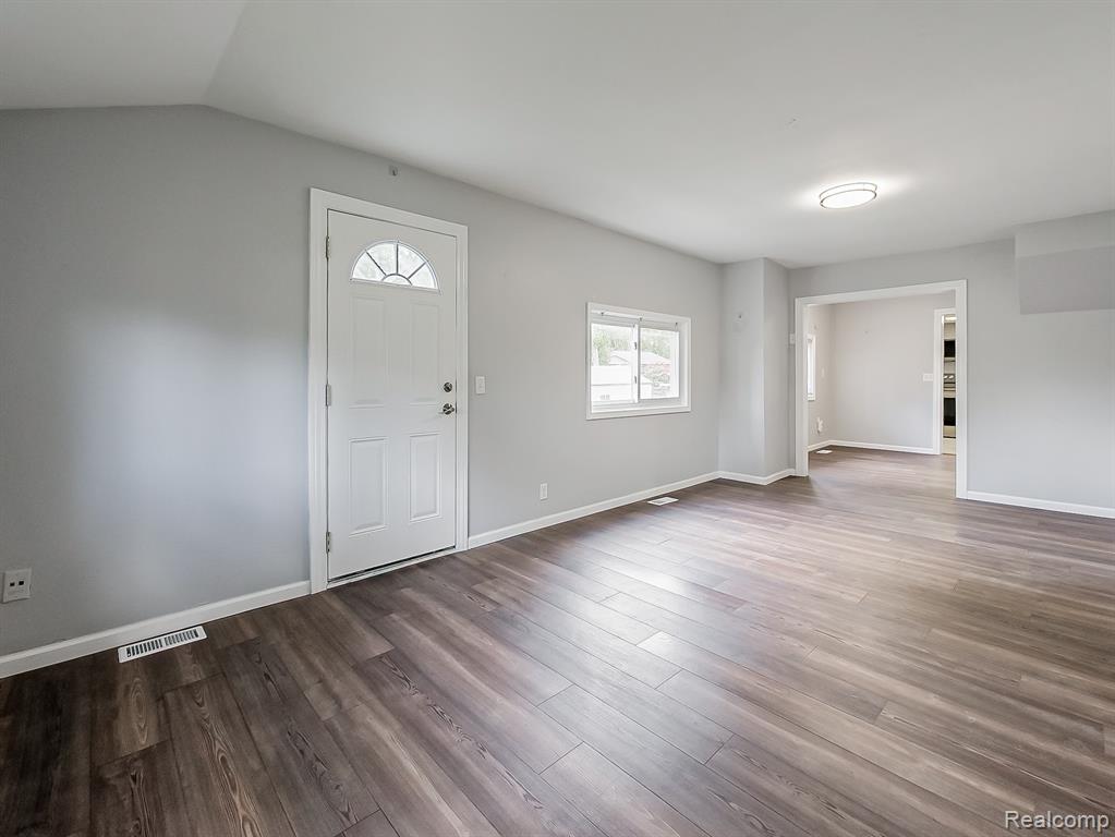 9526 Cedar Island Road, White Lake, MI — Photo 5