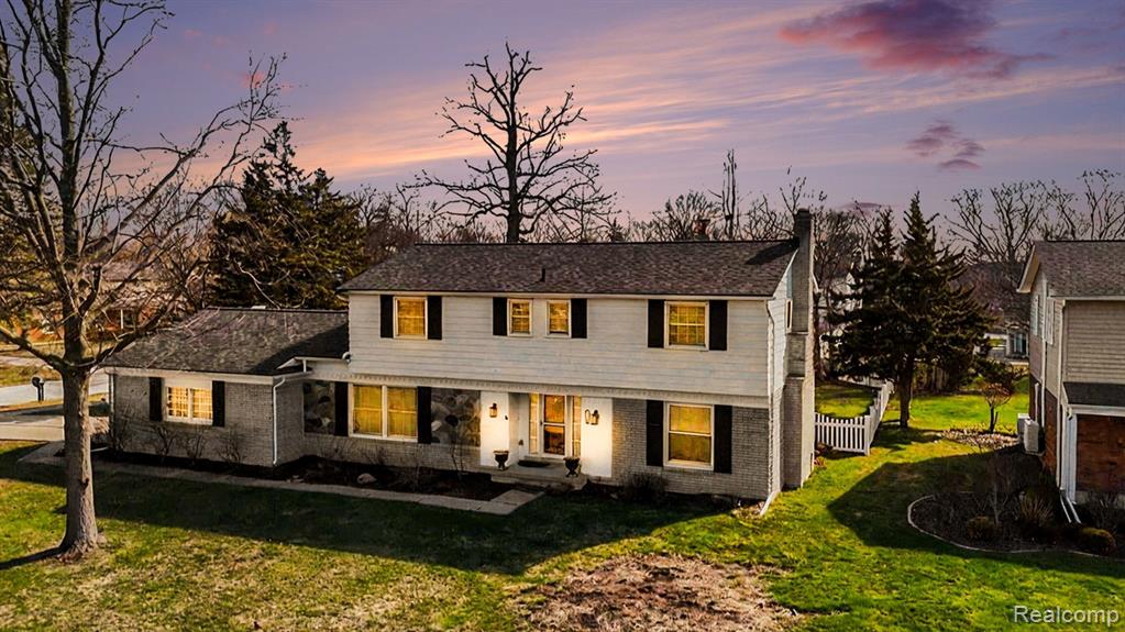 26031 Hidden Lane, Grosse Ile, MI 48138