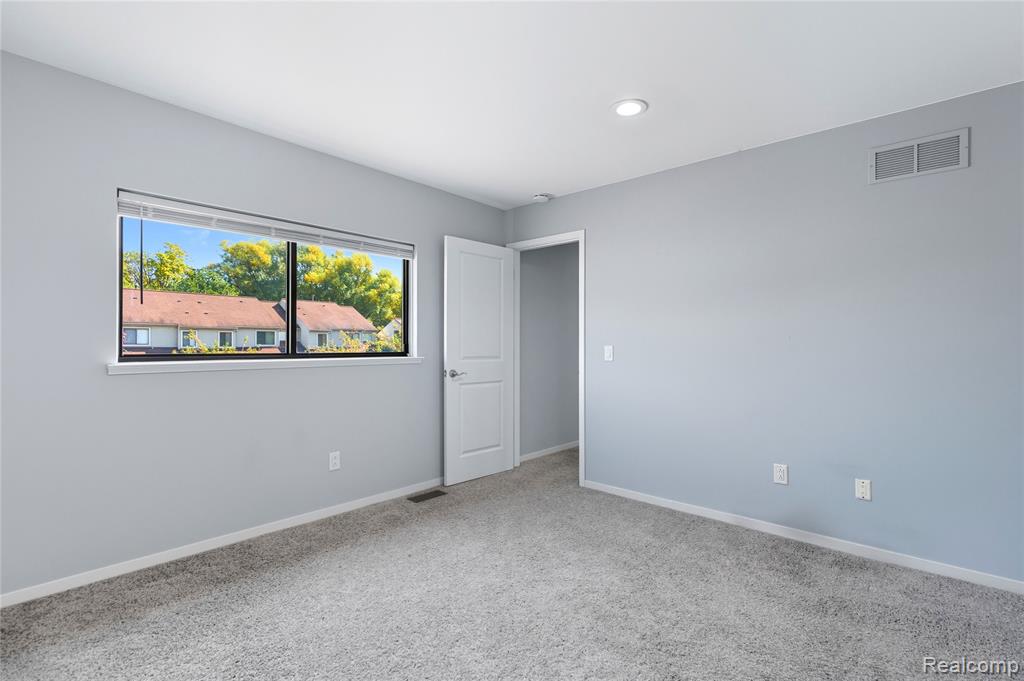 629 Ashley Circle, Rochester Hills, MI 48307 — Photo 22