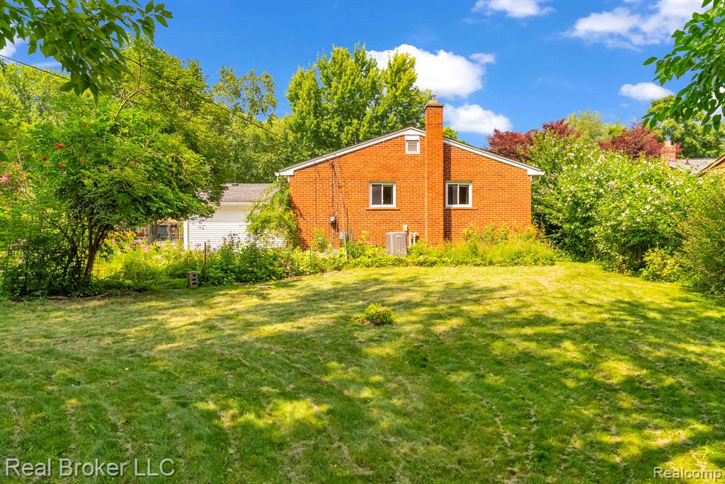 42347 Brentwood Drive, Plymouth, MI 48170 — Photo 42