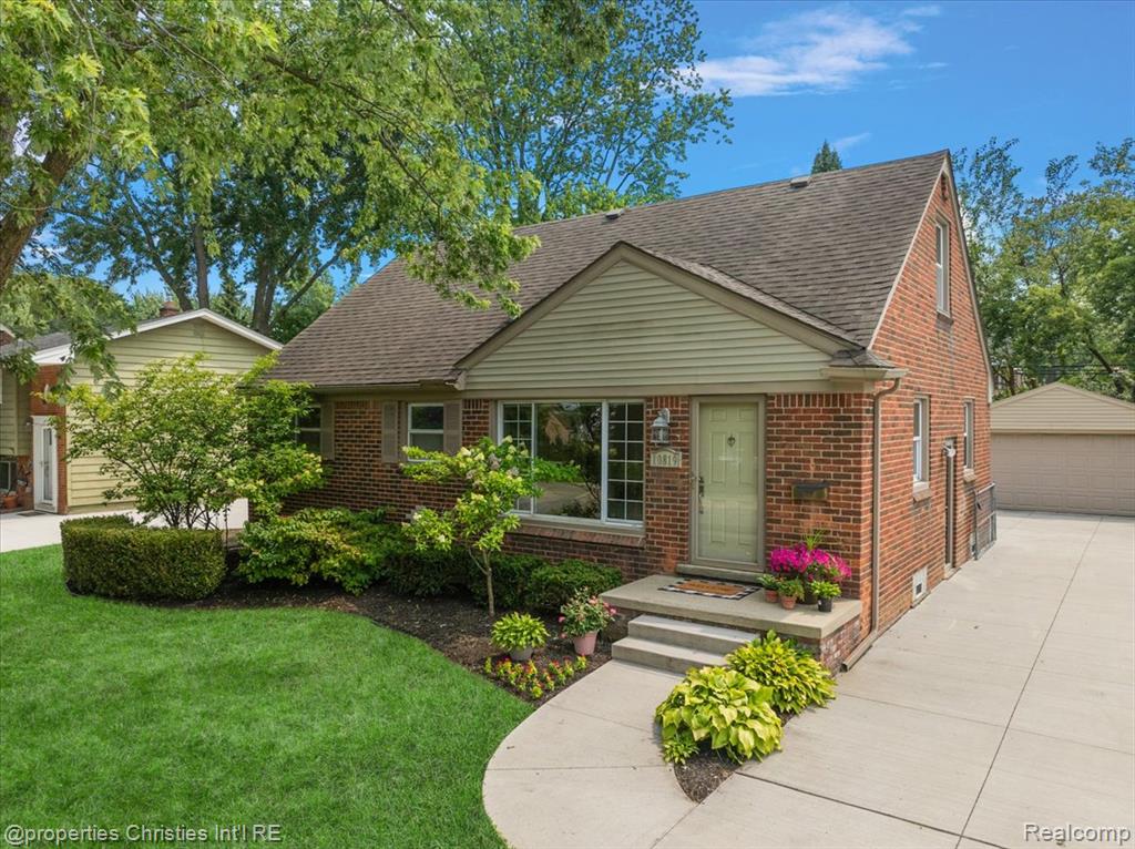10819 W 11 Mile Road, Huntington Woods, MI — Photo 2