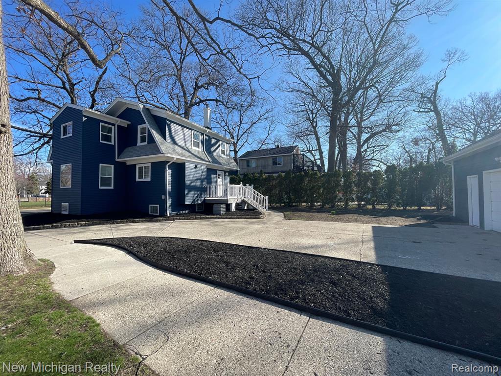 985 W Hazelhurst Street, Ferndale, MI 48220 — Photo 3