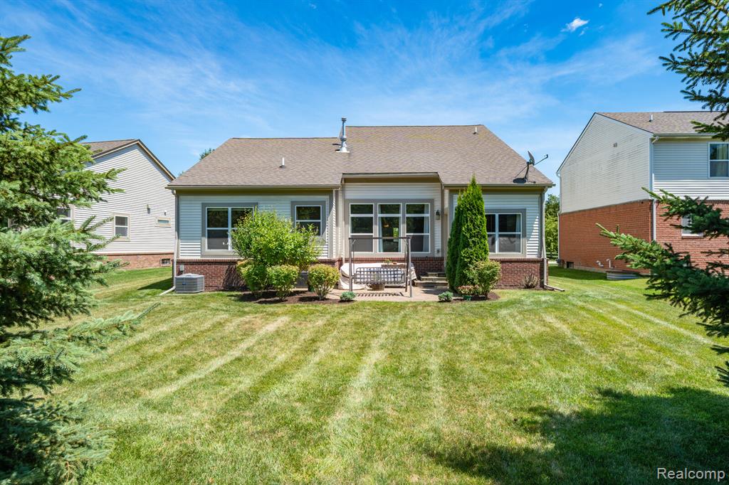 48073 Flatbush Circle, Macomb, MI 48042 — Photo 39