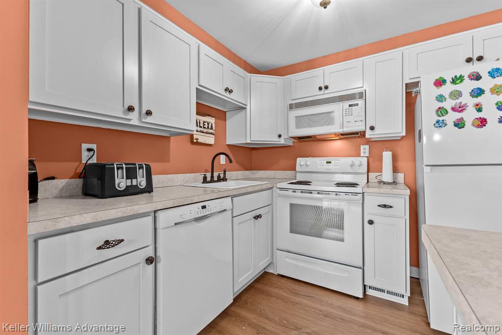 42930 Richards Court, Northville, MI 48167 — Photo 12