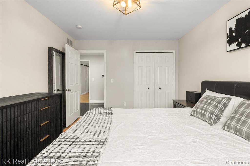 8948 RHODE Drive, Shelby Twp, MI 48317 — Photo 23