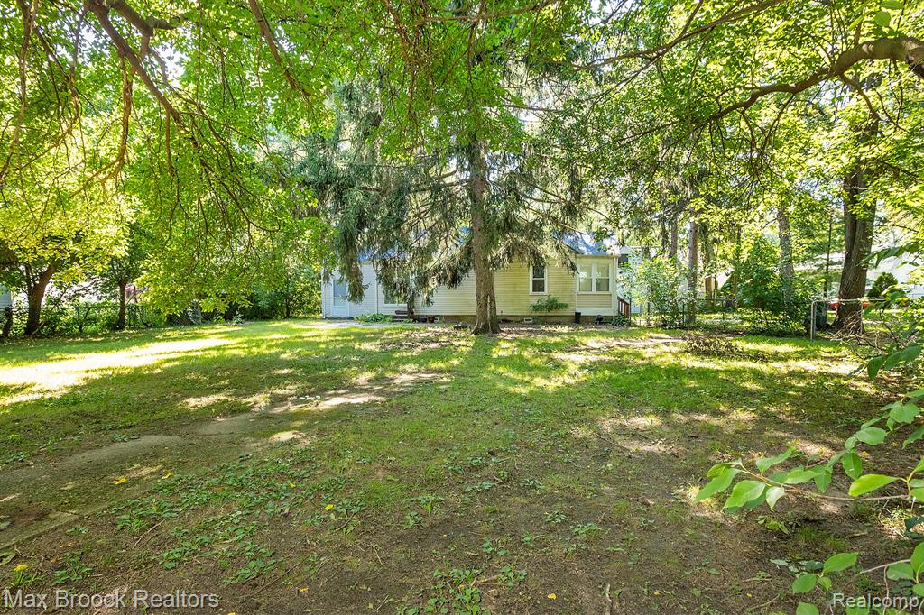 594 ANDRESEN Court, Hazel Park, MI 48030 — Photo 22