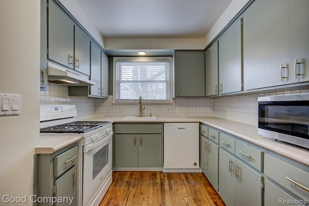 903 ROYAL Avenue, Royal Oak, MI 48073 — Photo 9
