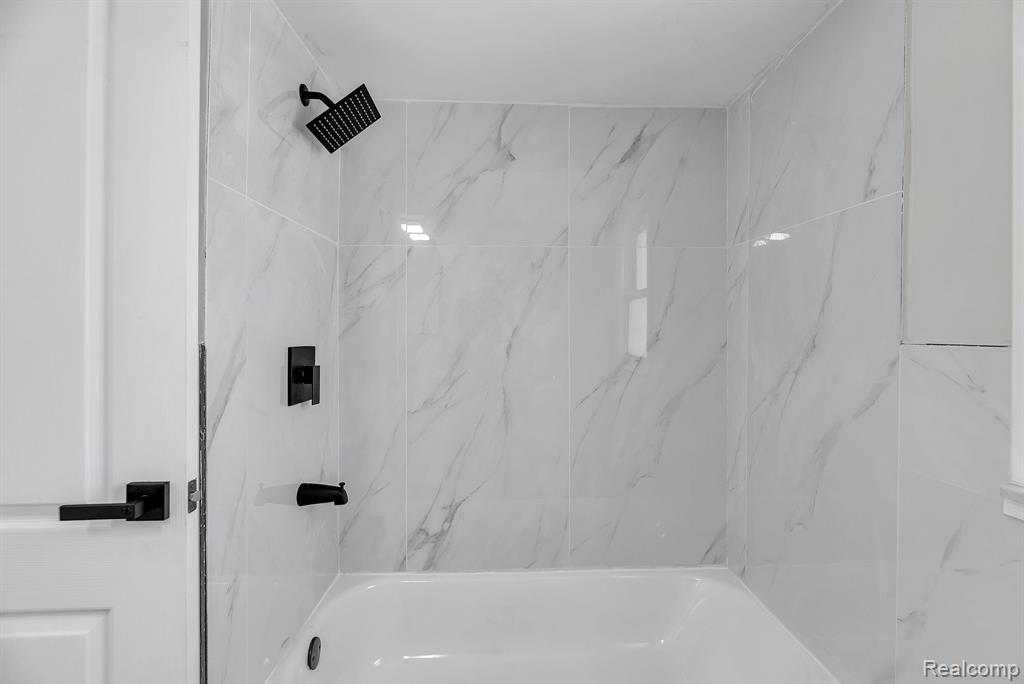 8128 Grayfield Street, Dearborn Heights, MI 48127 — Photo 34
