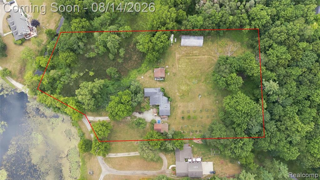 301 Willow Lane, Lake Orion, MI 48362
