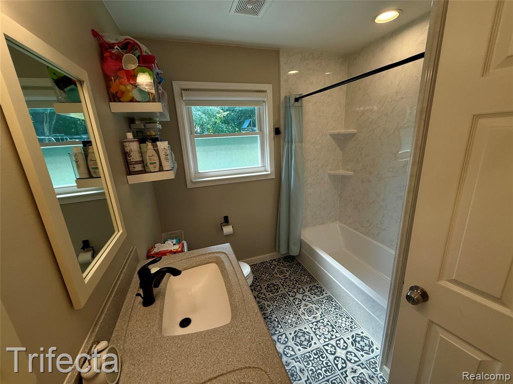 47555 Dequindre Road, Rochester Hills, MI 48307 — Photo 8