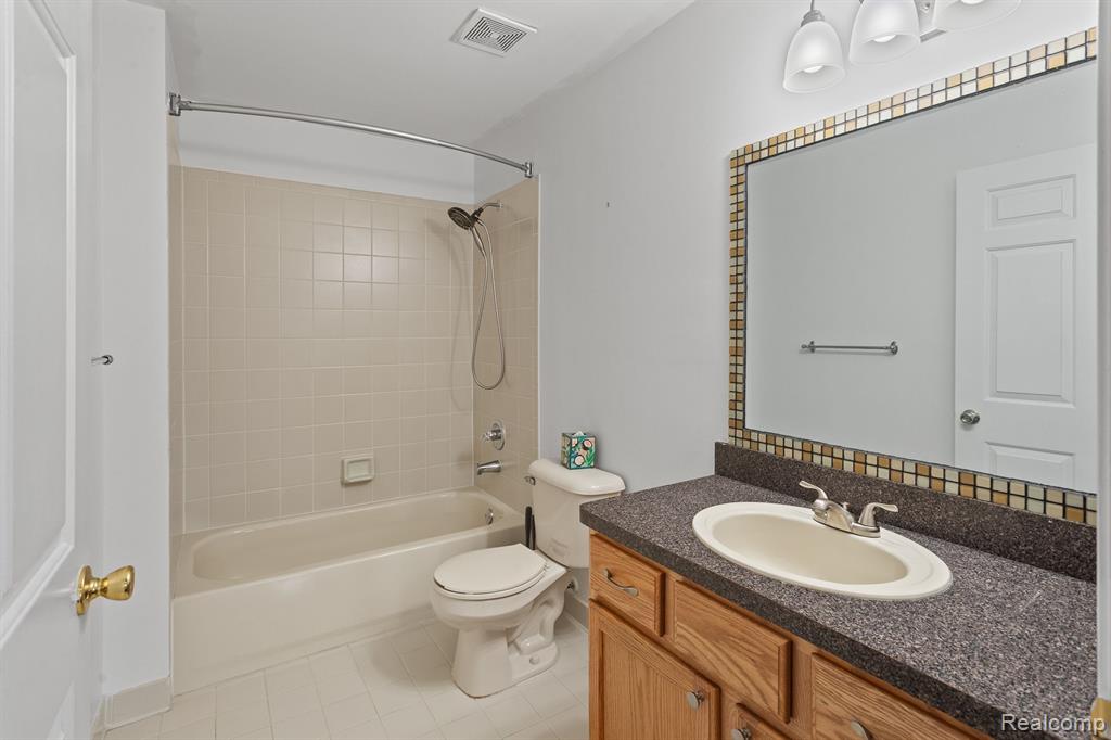 5529 TWIN OAKS Drive, Sterling Heights, MI 48314 — Photo 15
