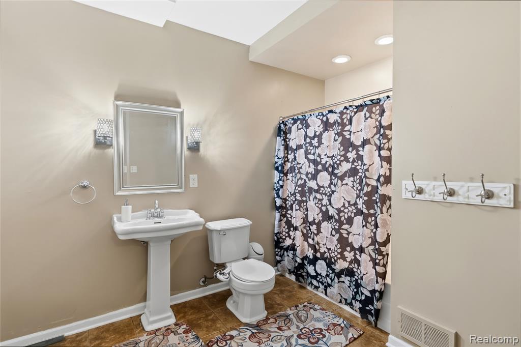 4337 Meadowbrook Court, Grand Blanc, MI 48439 — Photo 68