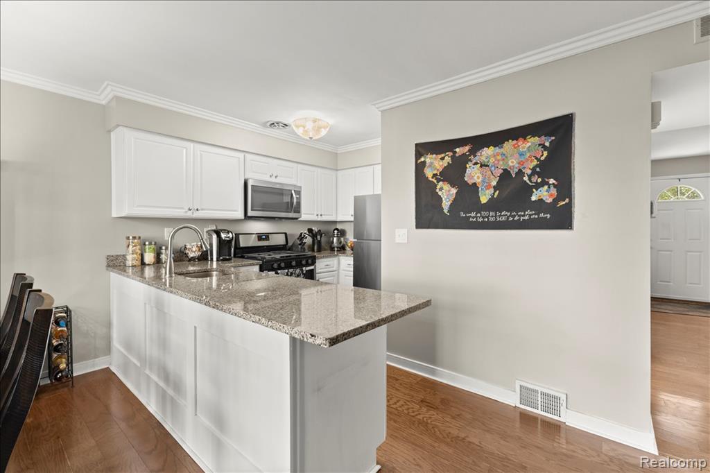 1936 Torquay Avenue, Royal Oak, MI 48073 — Photo 12