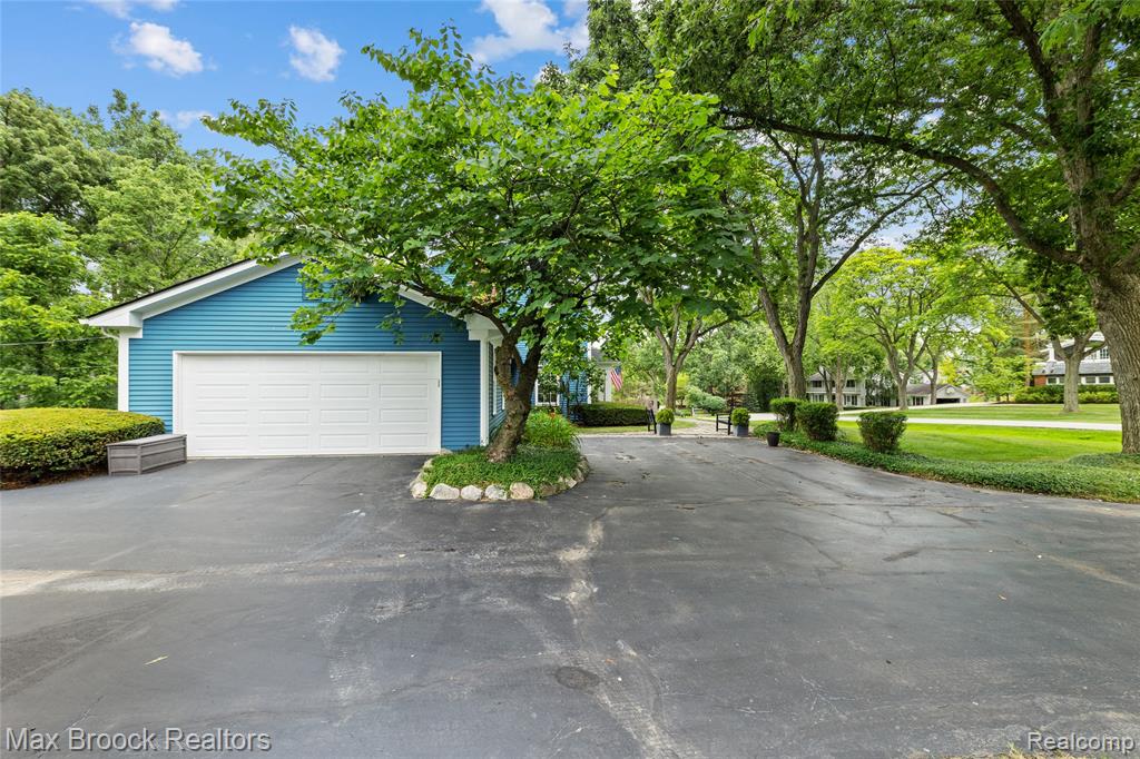 578 Woodway Court, Bloomfield Hills, MI 48302 — Photo 31