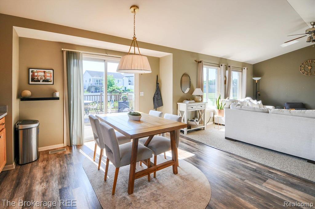 8089 PENINSULA Circle, Grand Blanc, MI 48439 — Photo 21