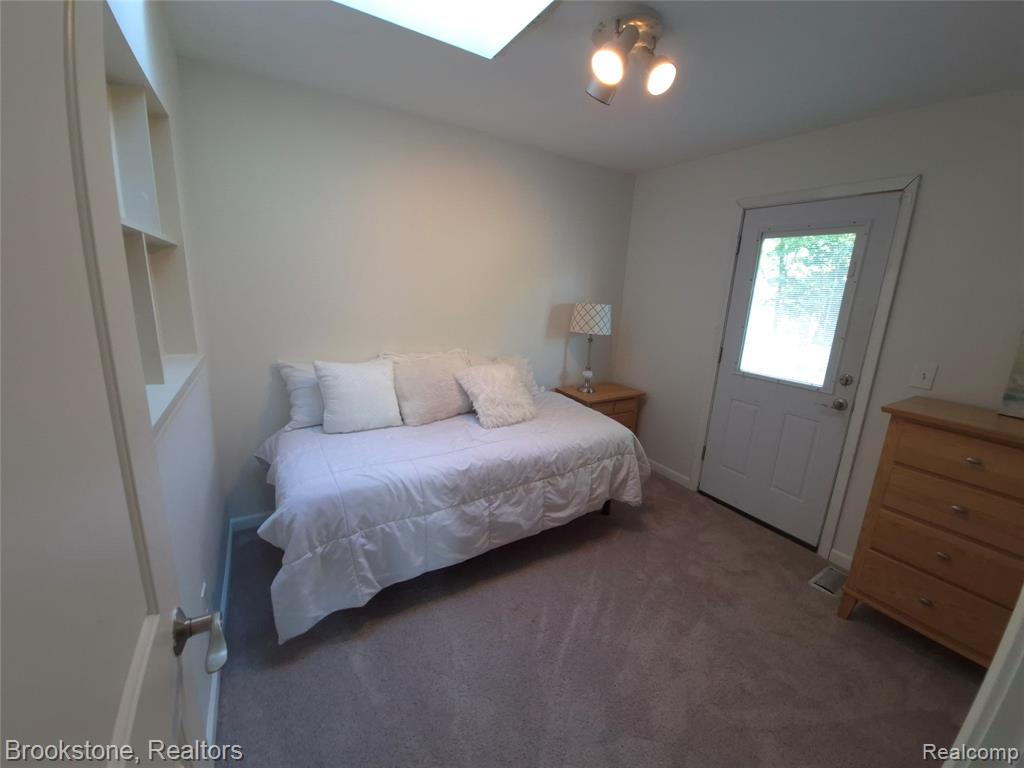 4890 Whipple Lake Road, Clarkston, MI 48348 — Photo 32