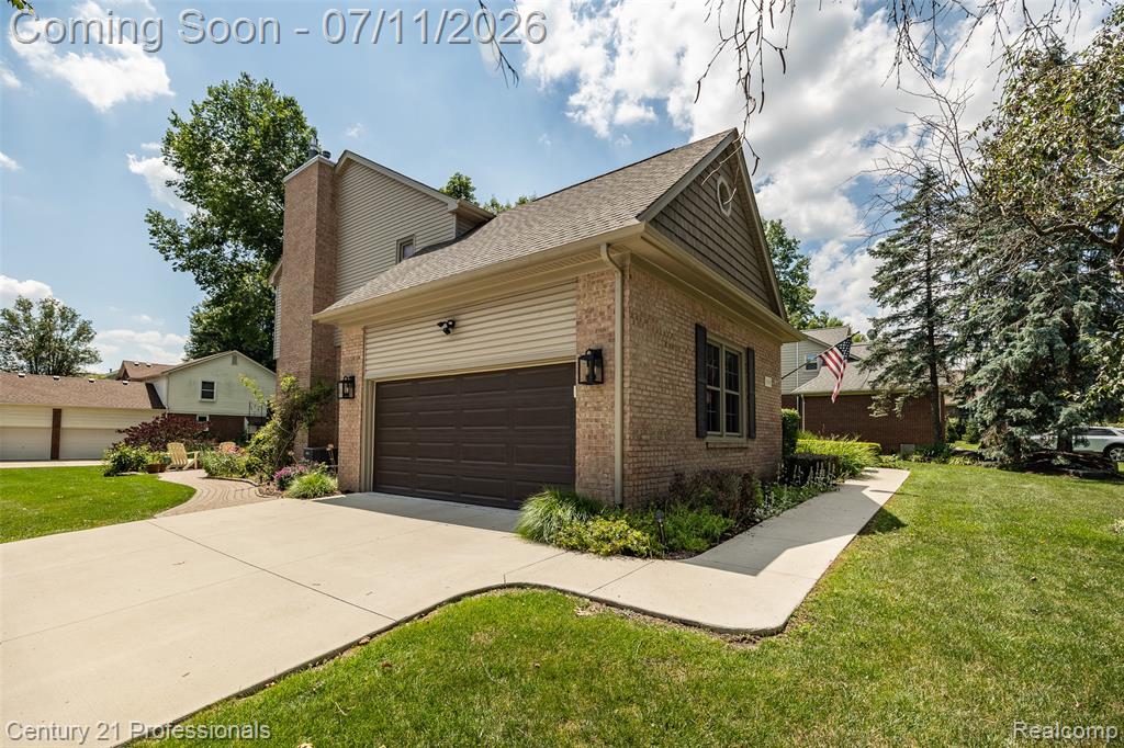 689 Woodfield Way, Rochester Hills, MI 48307 — Photo 32
