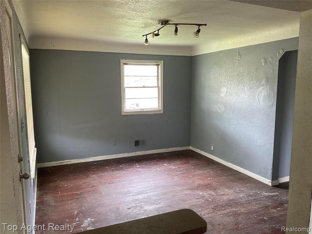 15220 Tacoma Street - Photo 3
