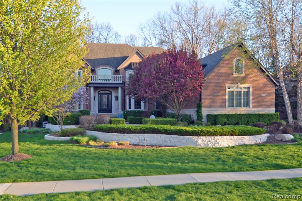 1867 Lincolnshire Drive