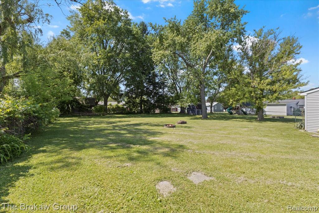 6088 Surrey Lane, Burton, MI 48519 — Photo 26