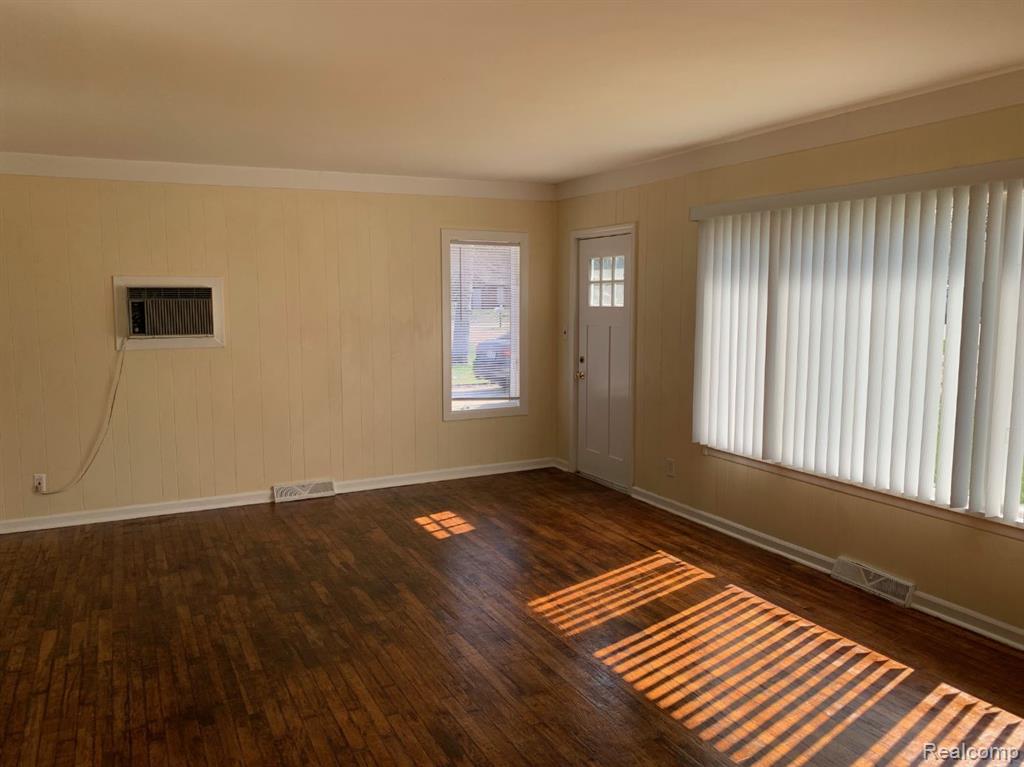 477 Crediton Street, Lake Orion, MI 48362 — Photo 8