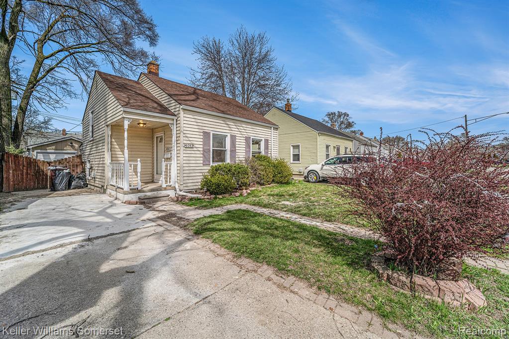 8043 Kaltz, Center Line, MI 48015 — Photo 2