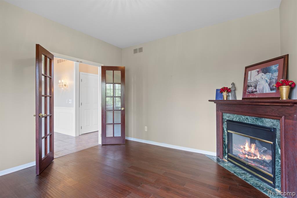 8950 WOODLORE SOUTH Drive, Plymouth, MI 48170 — Photo 25