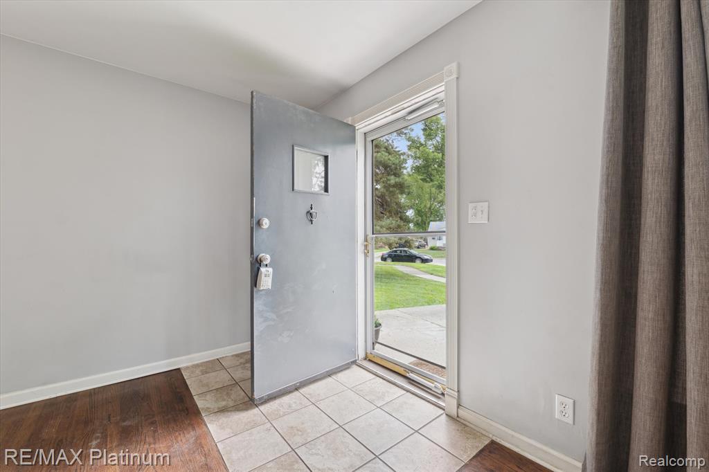 8685 Terri Drive, Westland, MI — Photo 6