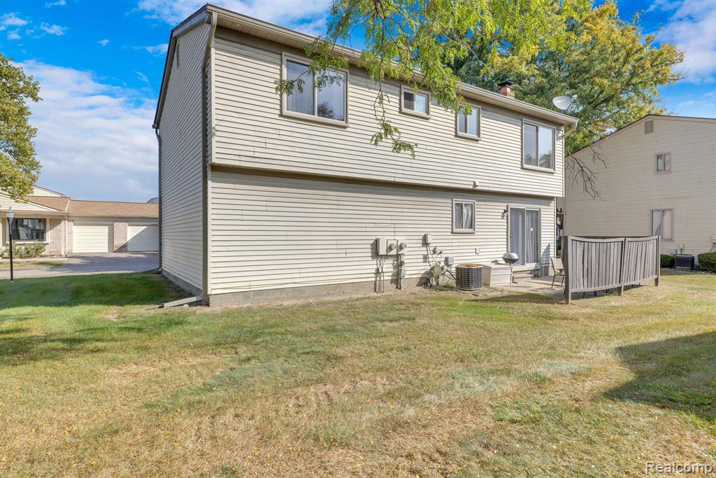 2952 ROUNDTREE Drive, Troy, MI 48083 — Photo 20