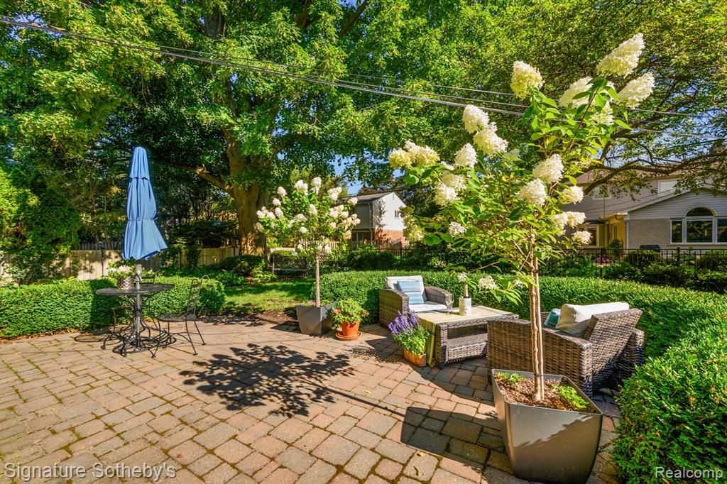 580 N Brys Drive, Grosse Pointe Woods, MI 48236 — Photo 24