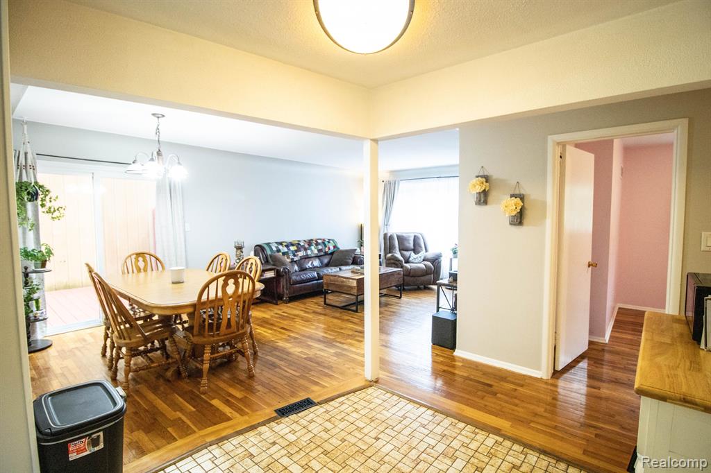 5369 Devon Court, Flint, MI 48532 — Photo 11