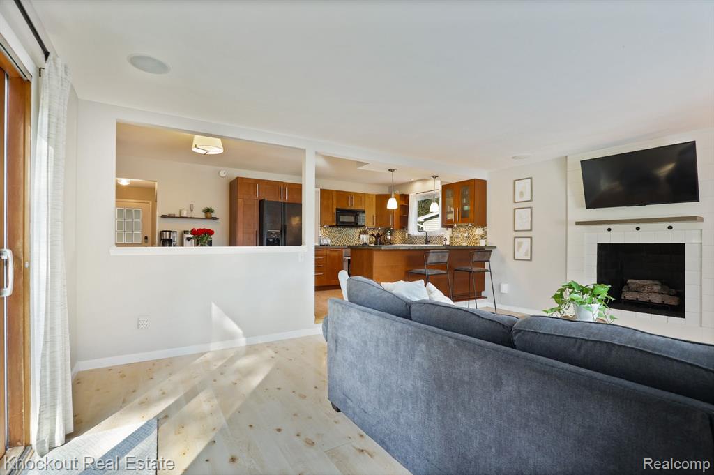 6157 Barker Circle, Waterford, MI 48329 — Photo 23