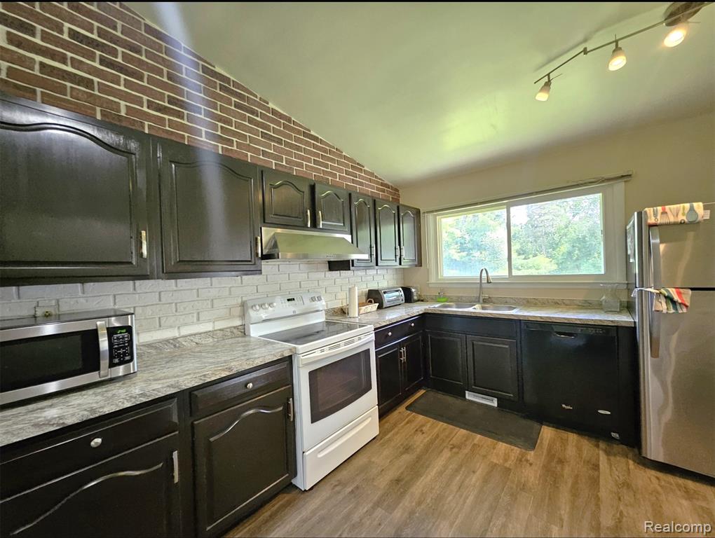 496 E Lovell Drive, Troy, MI 48085 — Photo 8
