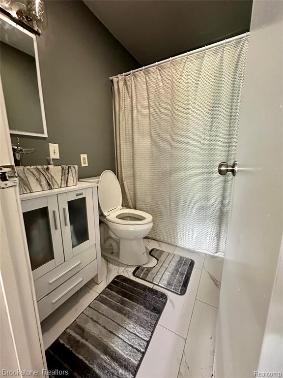 4303 Columbine Avenue, Burton, MI 48529 — Photo 13