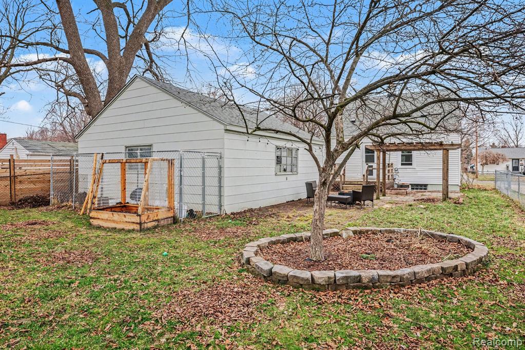 59 Canfield Drive, Mount Clemens, MI 48043 — Photo 22