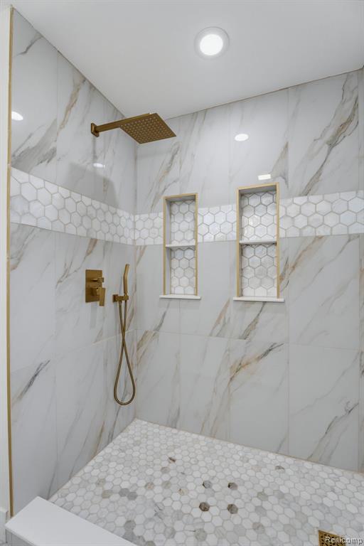 6780 Lee Crest Drive, West Bloomfield, MI — Photo 51