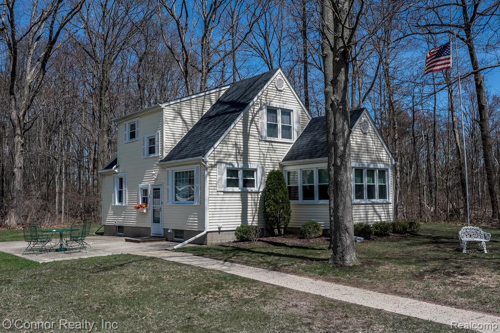 1112 17th Street, Marysville, MI 48040 — front exterior