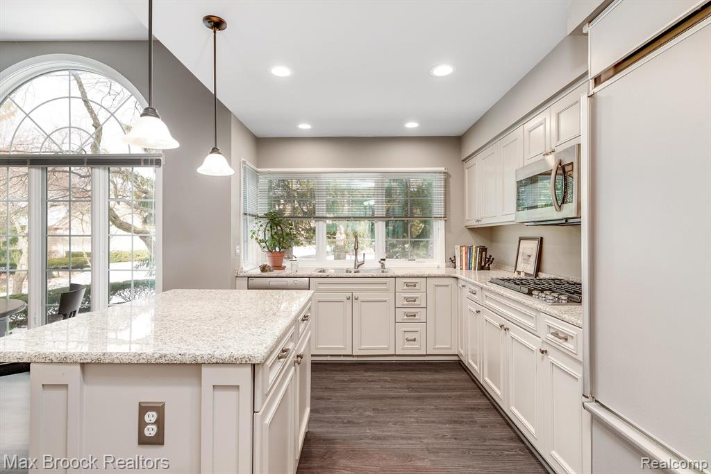 684 Deauville Lane, Bloomfield Hills, MI 48304 — Photo 18