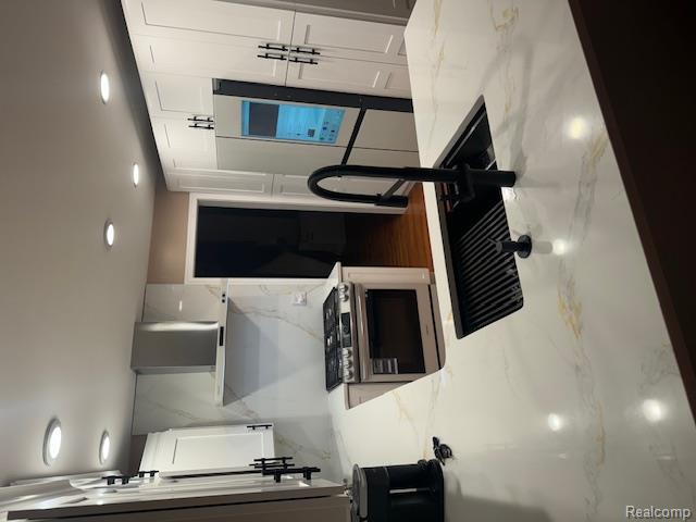 5541 W Walnut Circle W Circle, West Bloomfield, MI, 00000