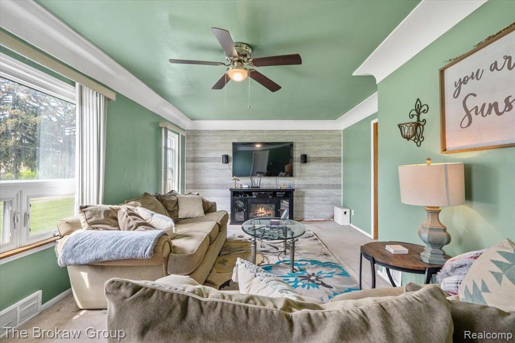 4145 HILLCREST Drive, Warren, MI 48092 — Photo 17