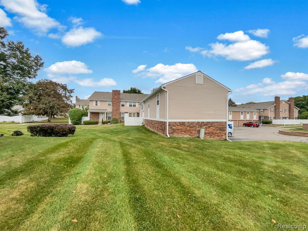 20826 W GLEN HAVEN Circle, Northville, MI 48167 — Photo 7